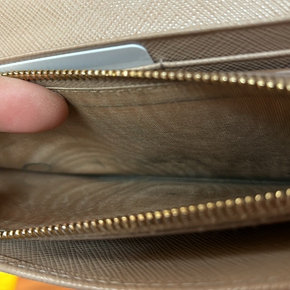 PRADA SAFFIANO FIOCCO WALLET W/AUTHENTICITY CARD - Picture 7 of 11